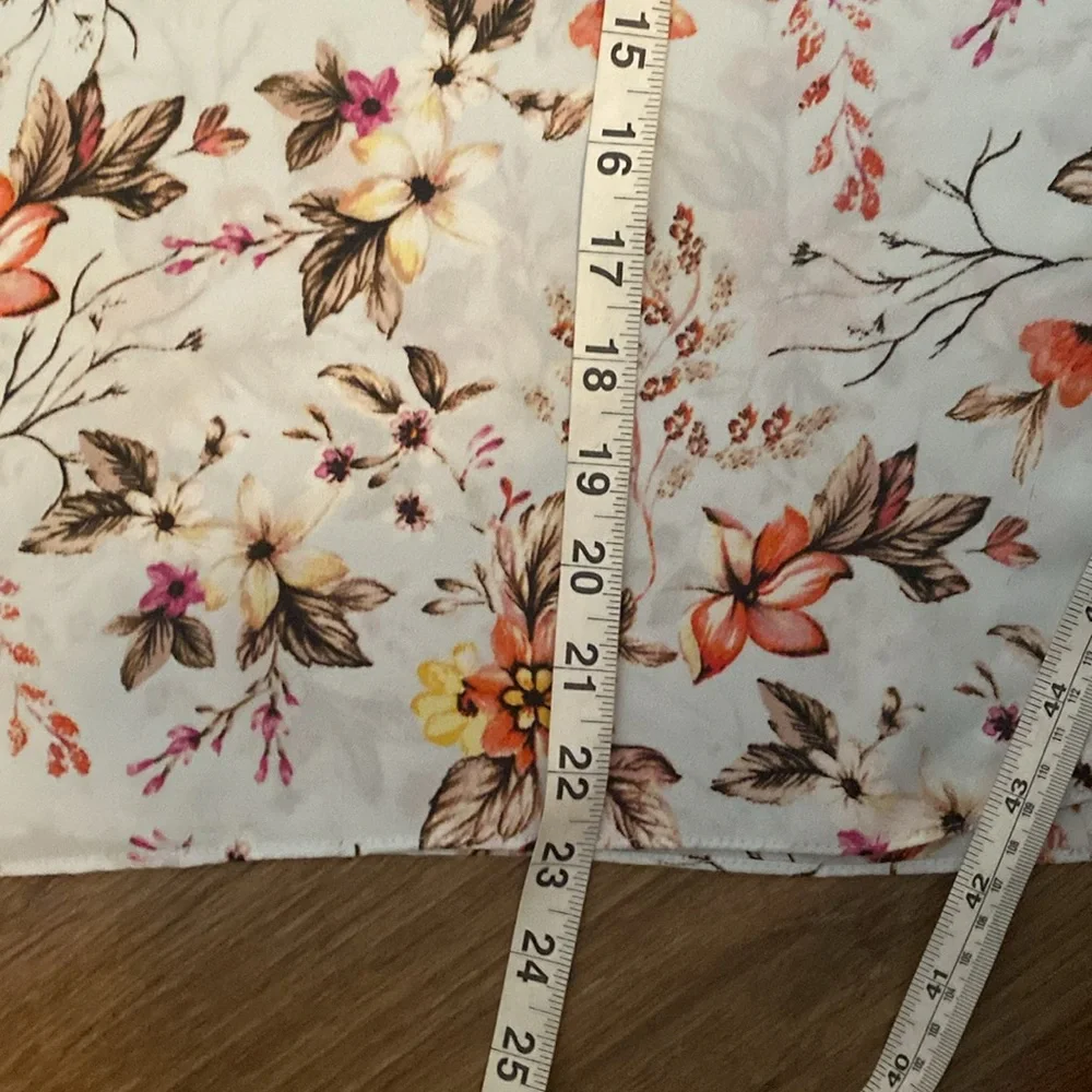🥭 (4 for $15)!Light blue floral blouse Emma and Olivia - Picture 6 of 9